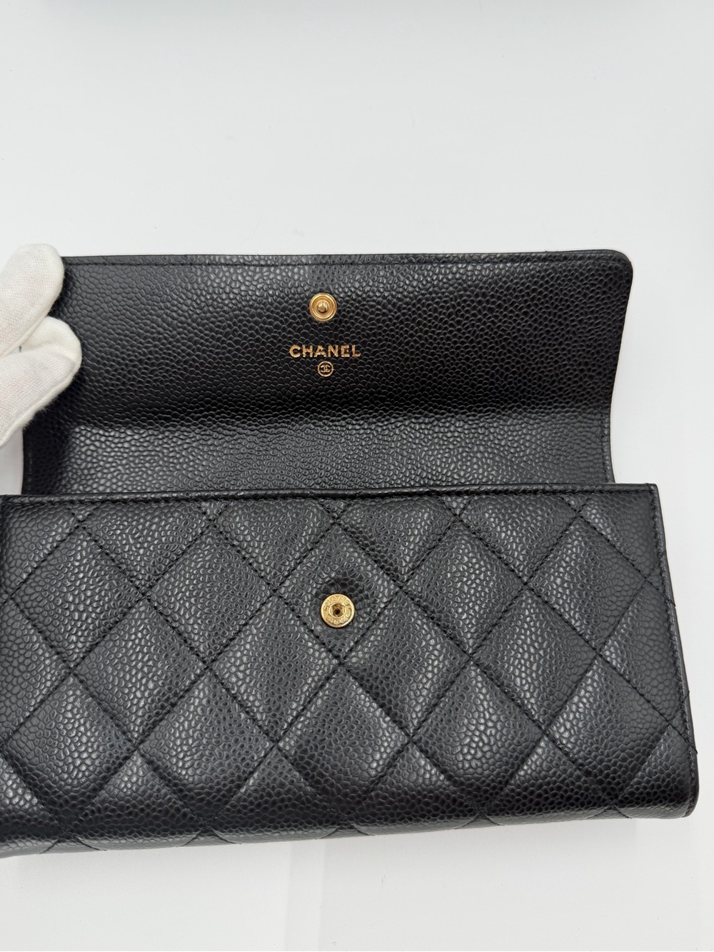 CHANEL Black Quilted Caviar Leather Wallet with Gold CC Hardware Excellent Condt - Picture 5 of 15